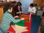 Preparnado adornos para el taller de cocina