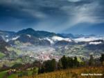 El valle de Grado, vista de paisaje con la villa de Grado y sus alrededores