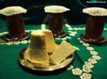 Gastronomia, queso afuega el pitu sobre mantel verde