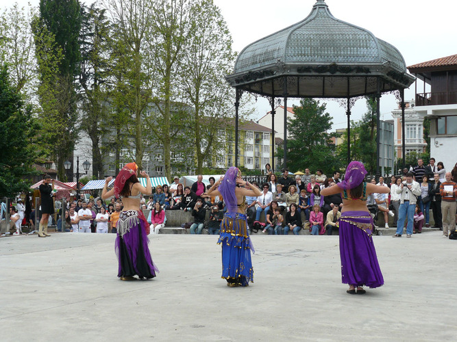 Grupo de baile indú.